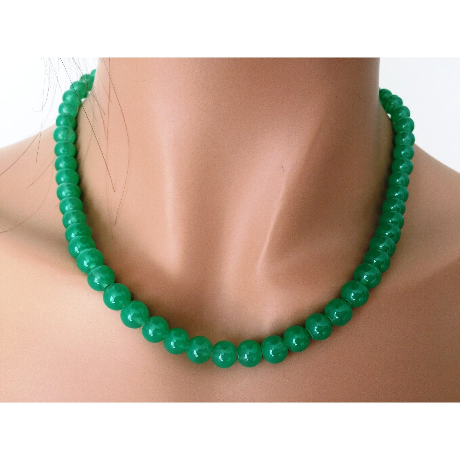 Green Quartz / “Malaysia Jade” 8mm Bead Necklace, Silver Metal Flower Toggle