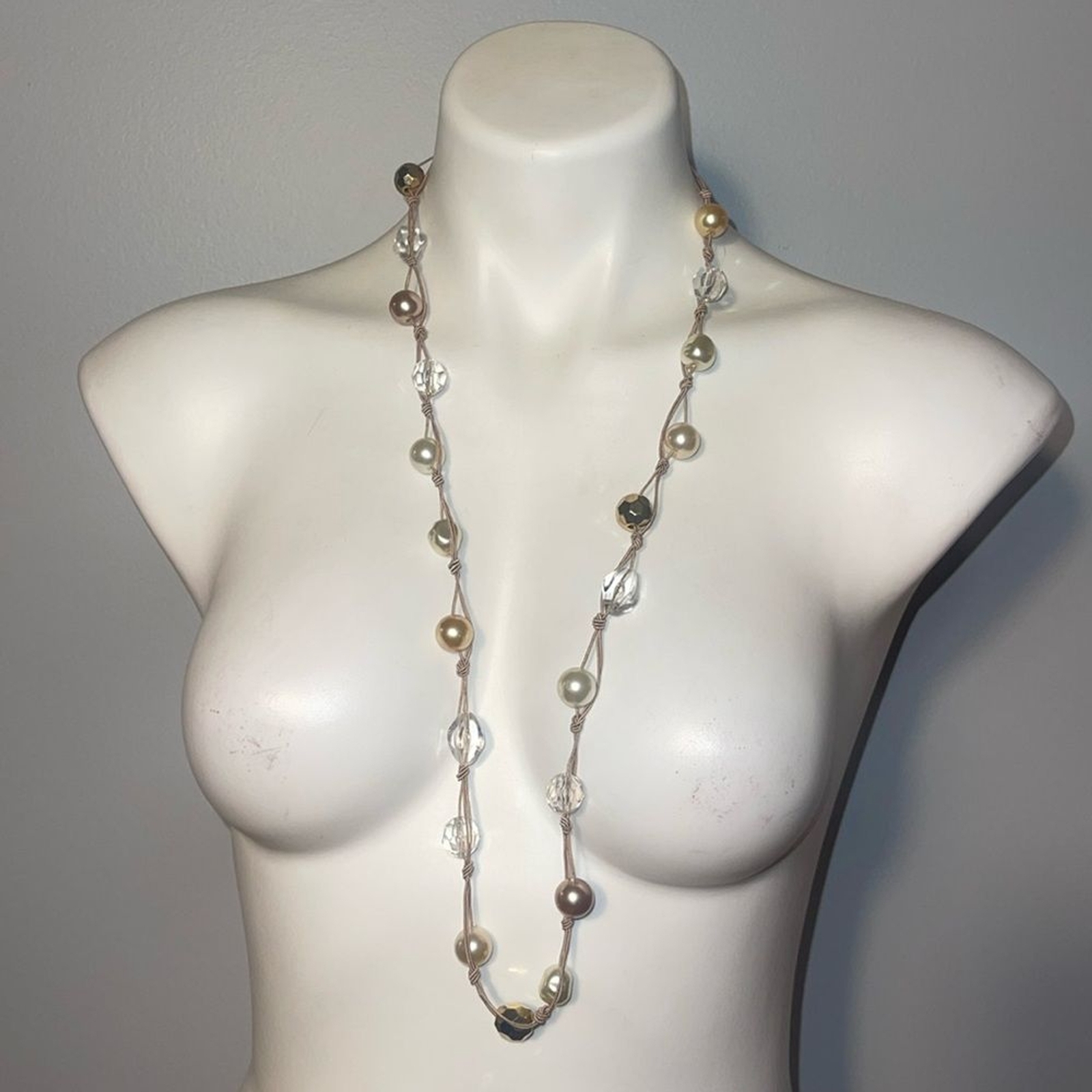 Cookie Lee NWT Hand Knotted gold, silver and clear bauble necklace.. B2309