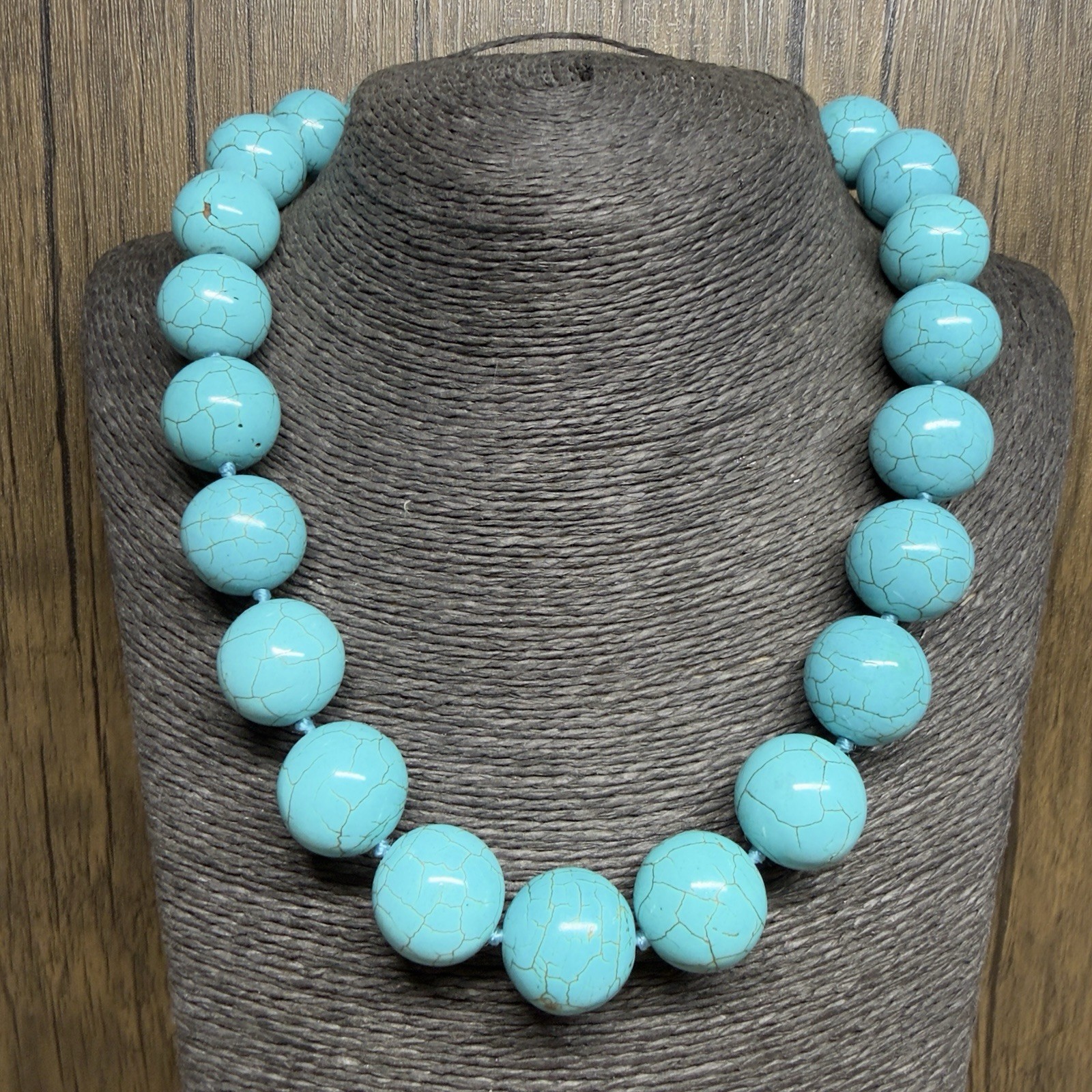 RETRO Chunky Beaded Turquoise Colour Necklace Howlite 51cm/20″ Pretty Kitsch