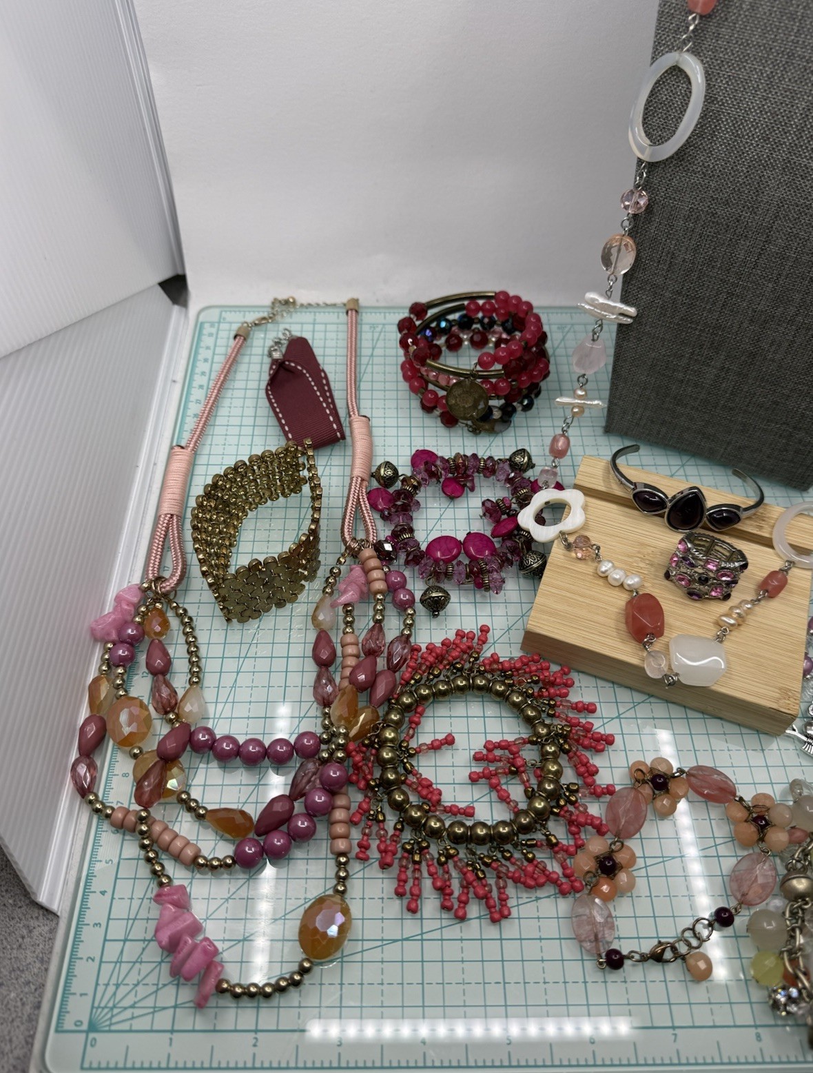 Pink Colors Lot Of Mostly Avon Necklaces + Beaded Stretch Bracelets Beach Vacay