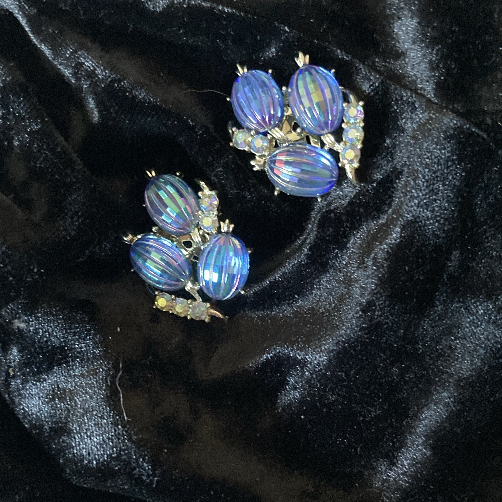 Coro Signed Blue Lucite Rhinestone Oval Crystal Cluster Clip-On Earrings