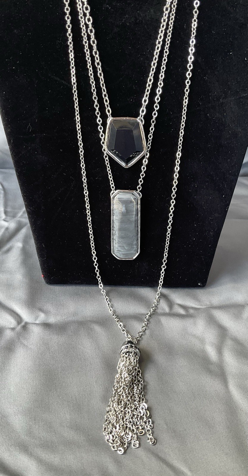 Chico’s Silver Tone 3 Adjustable Length Chain Necklace W/pendant & Tassel #1190