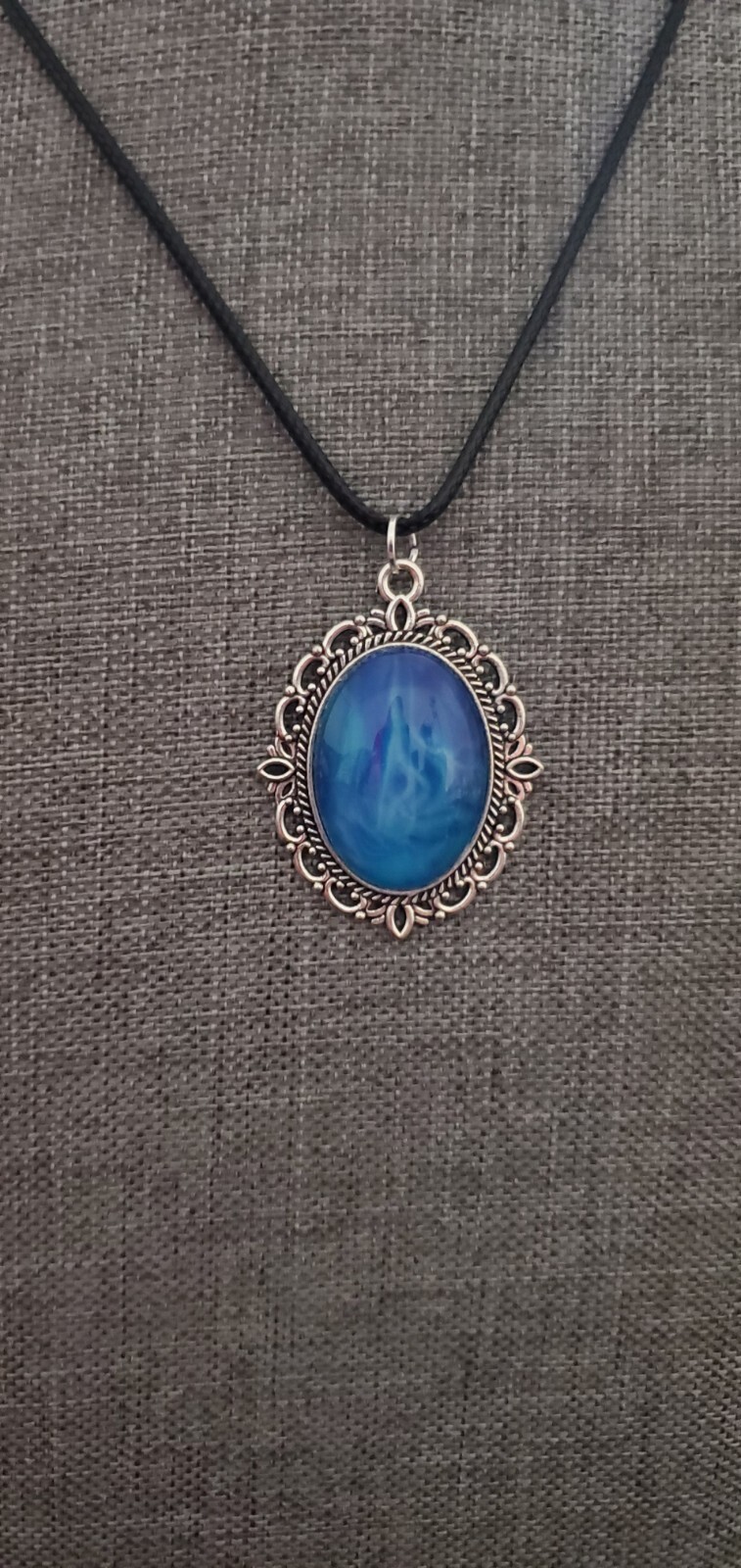 UNIQUE OVAL SHAPED PENDANT NECKLACE (ACRYLIC PAINT POUR) SM-061