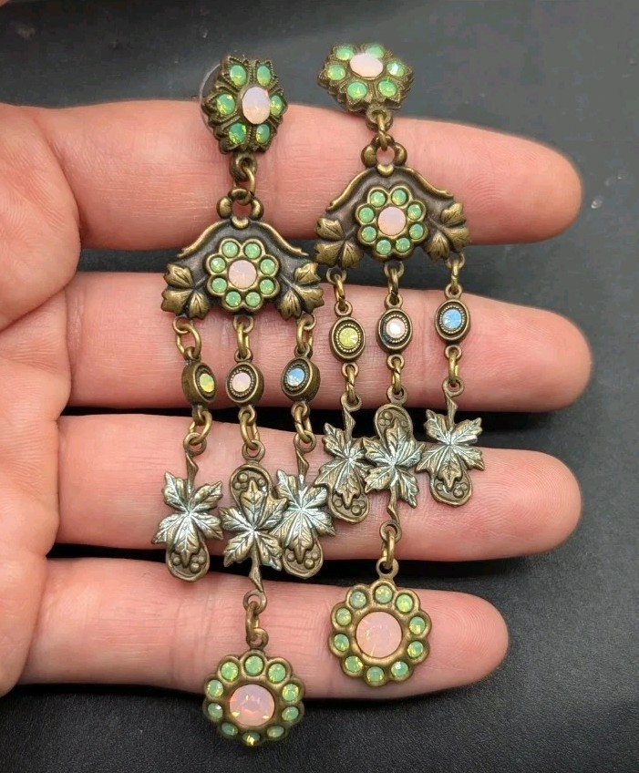 Unsigned Banana Bob Floral Flower Leaves Crystal Rhinestone Drop Dangle Earrings
