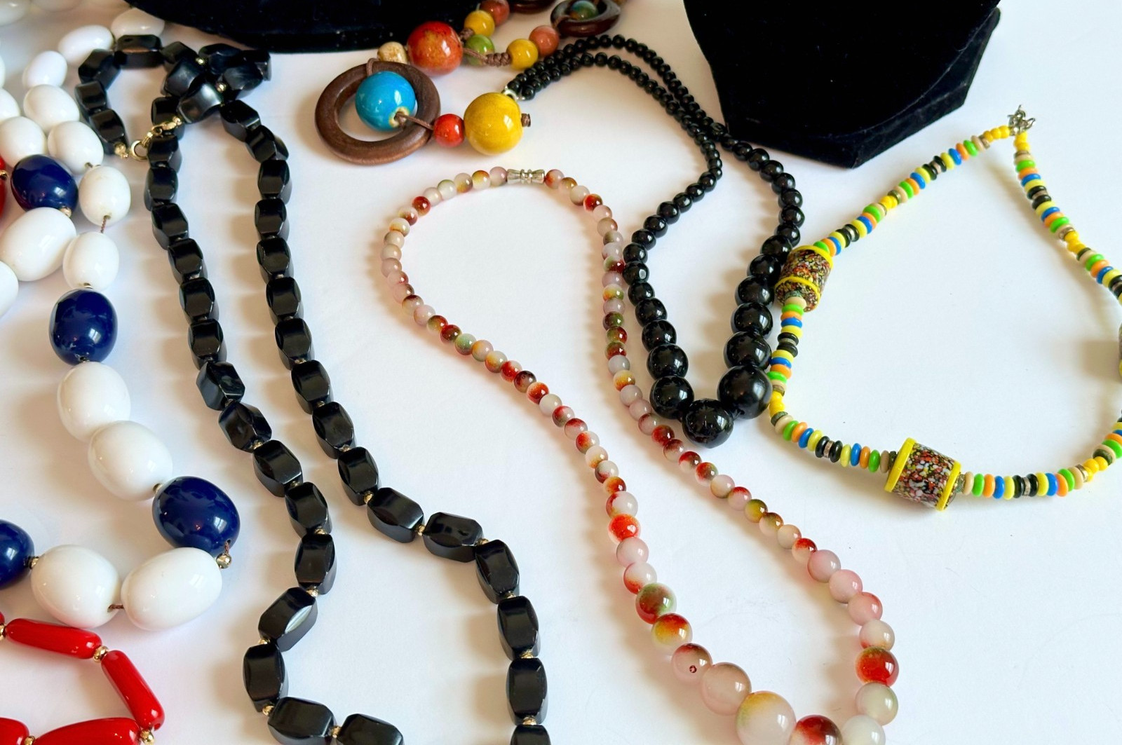 Lot of 13 Necklaces Mixed Materials & Designs Vintage & Contemporary N-51