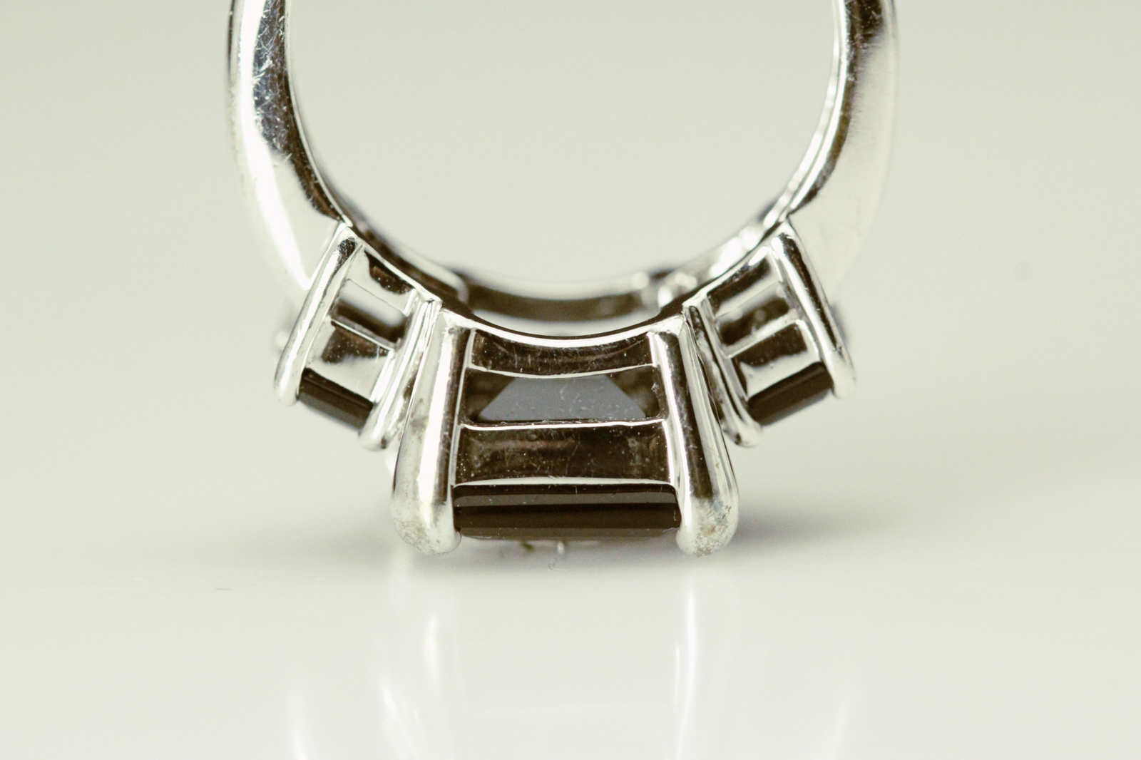925 Sterling Silver 3 Black Stones Size 7 Ring 5.8 Grams (RIN9258)
