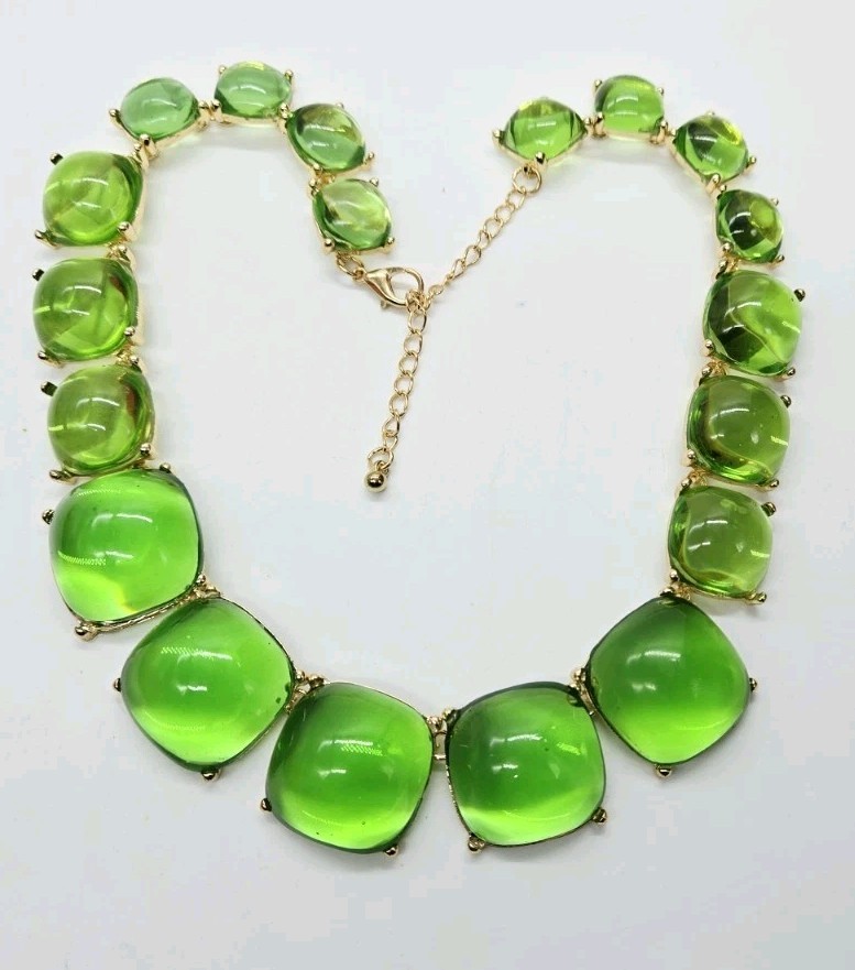 Gripoix Style Necklace Green Cabochon Gold Tone Graduated Jelly Belly 18.5 in