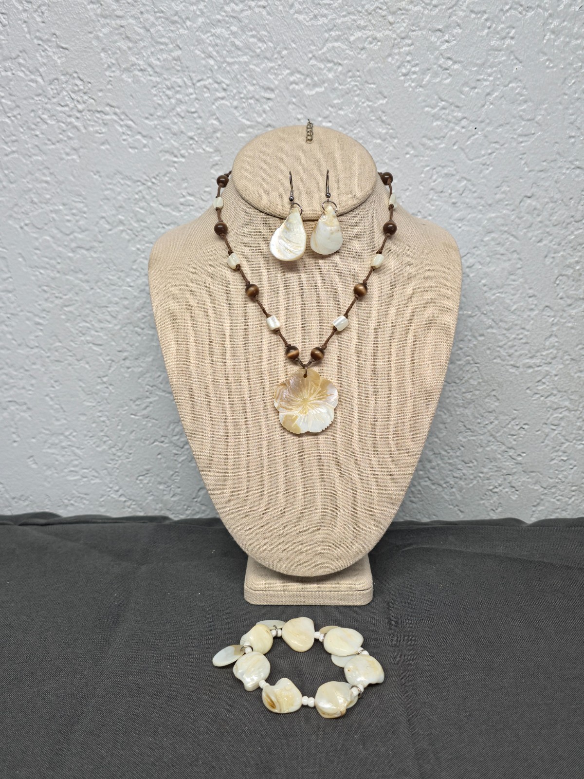 Boho Carved Mother of Pearl Flower Pendant Necklace Earring Bracelet Set 16-18″