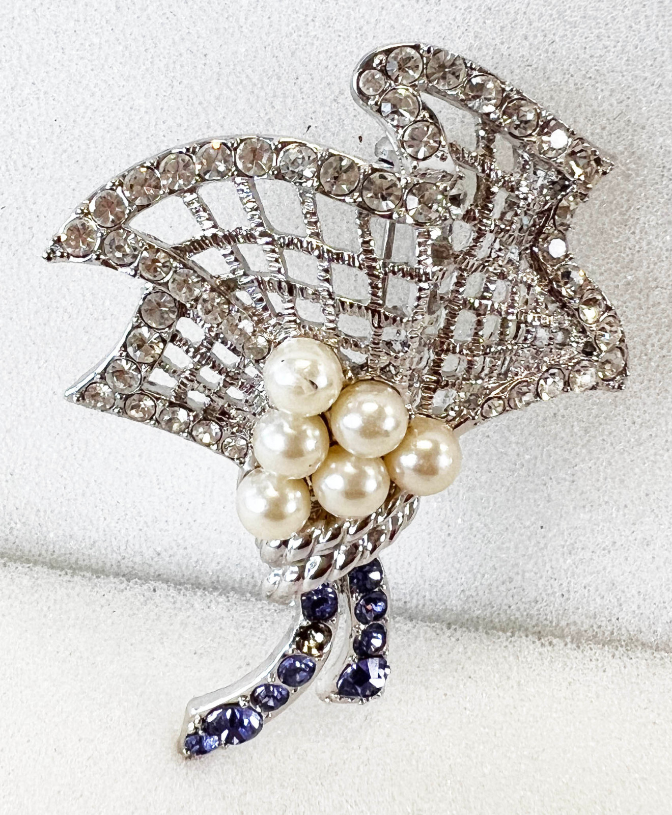 Silver White Rhinestone Seed Pearl Bouquet Pin Brooch – 2″ x 1.5″ 12.0g