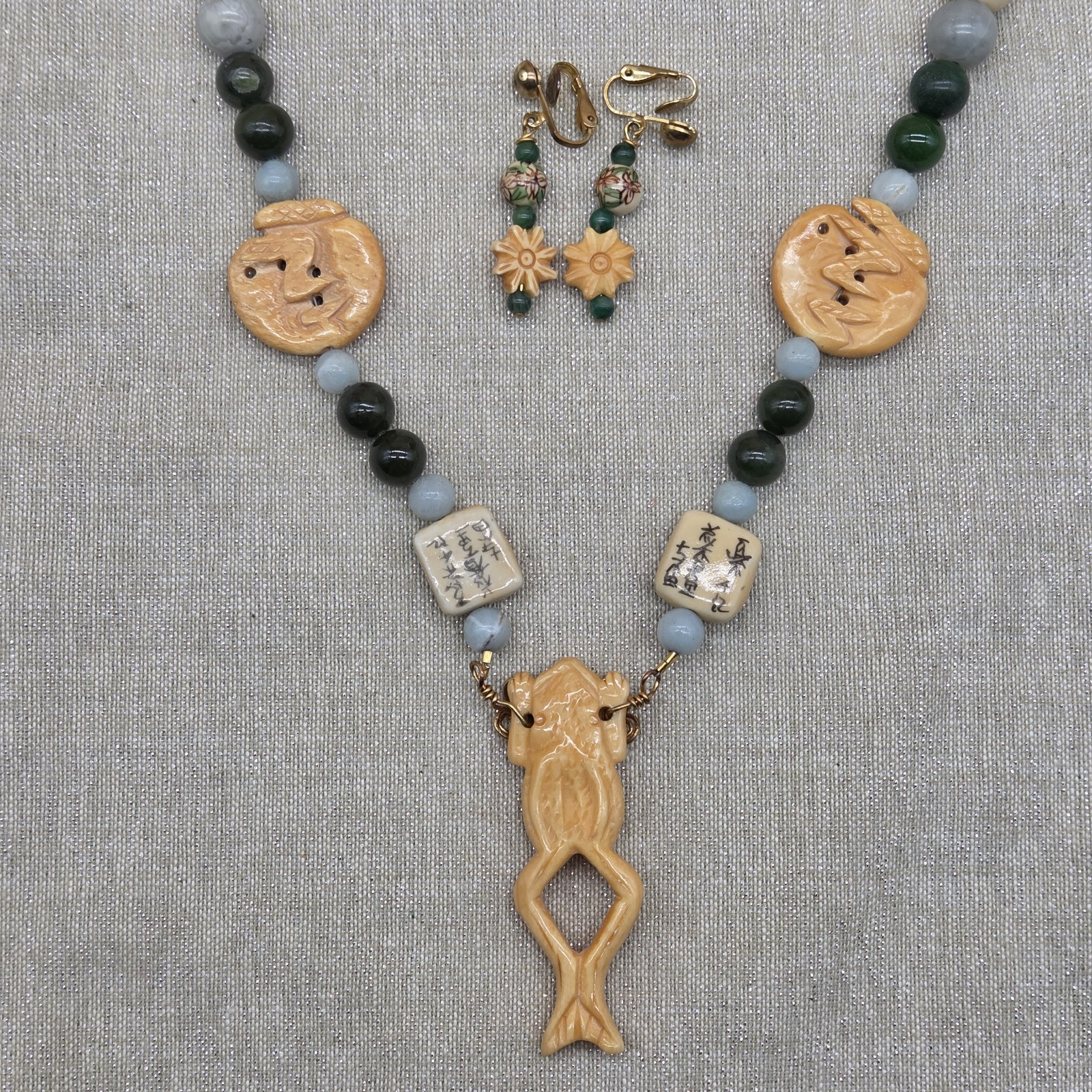 Carved Frog/Lizard/Alligator Reversible Jade/Agate Stone Necklace & Earrings