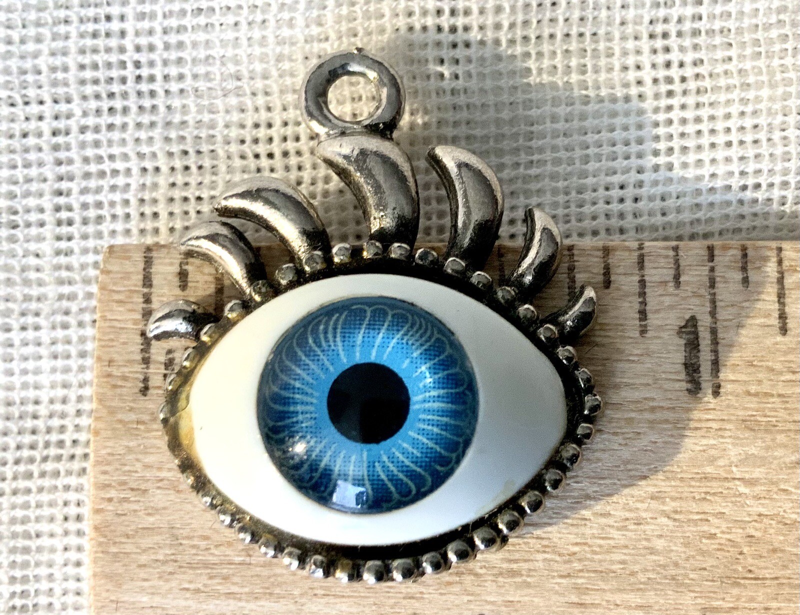 BLUE EYE NOVELTY PENDANT / CHARM NECKLACE EYELASHES METAL & PLASTIC