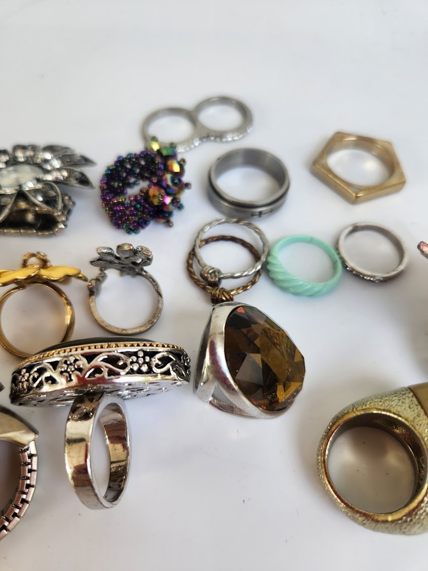 Costume Jewelry Mixed Style Rings Lot of 19 watch rings elastic band Dome