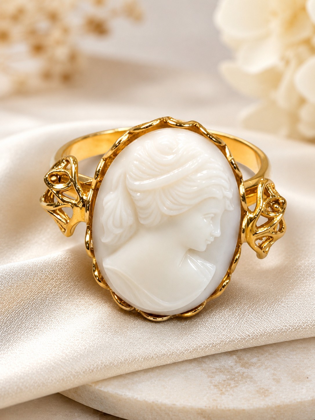 Gold Tone Cameo Ring Size 8