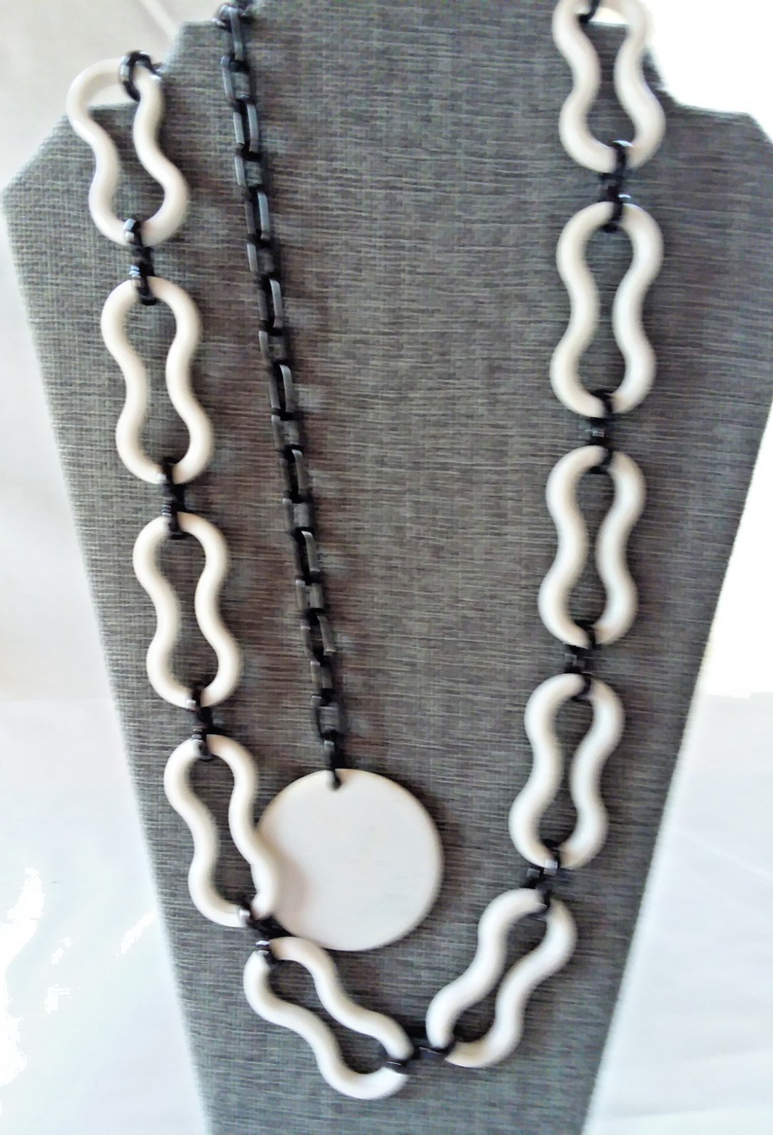 White & Black Chunky Acrylic Chain Link W/ Pendant Necklace Adjustable Clasp