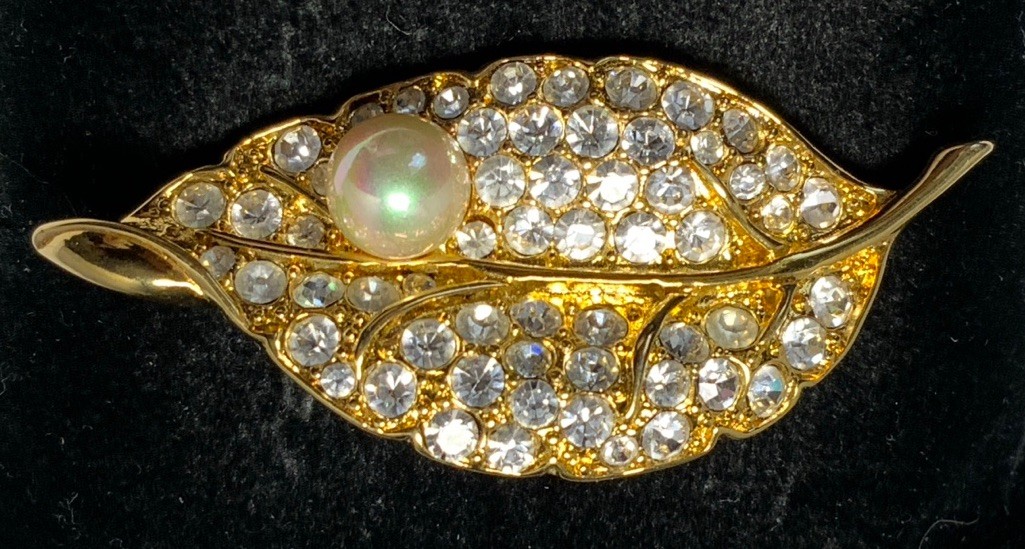 Nolan Miller Gold Tone Rhinestone & Faux Pearl Leaf Brooch LZ108