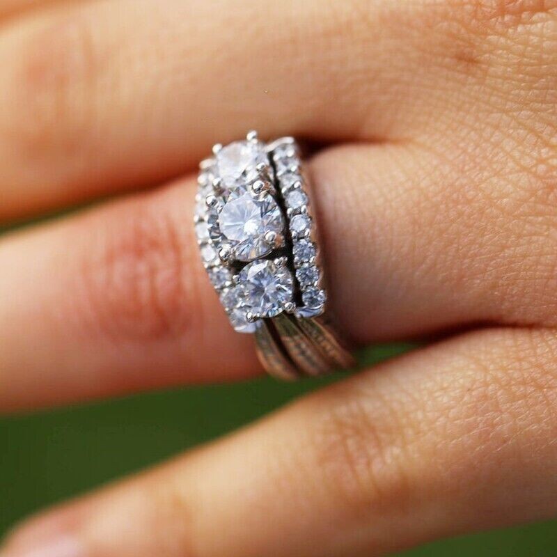 Gorgeous 2.50Ct Round Cut Simulated Diamond Wedding Ring 14K White Gold Plated