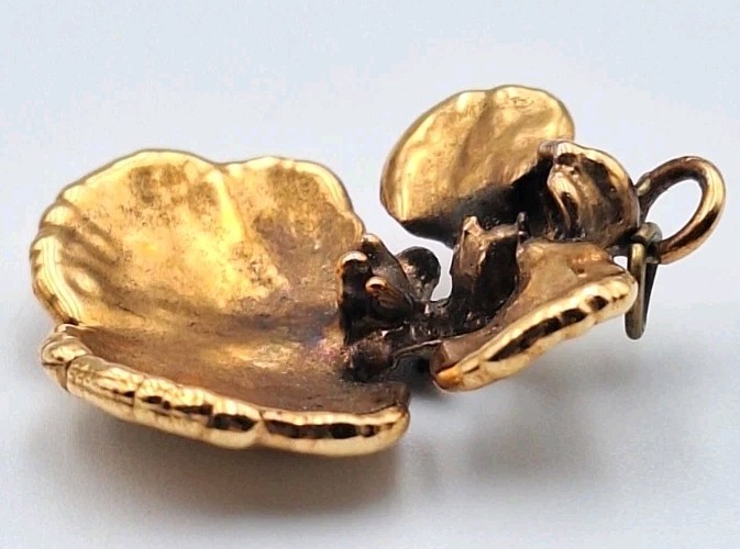 VTG Artisan Art Nouveau Goldtone 3D Orchid Dainty Flower Pendant Charm Textured
