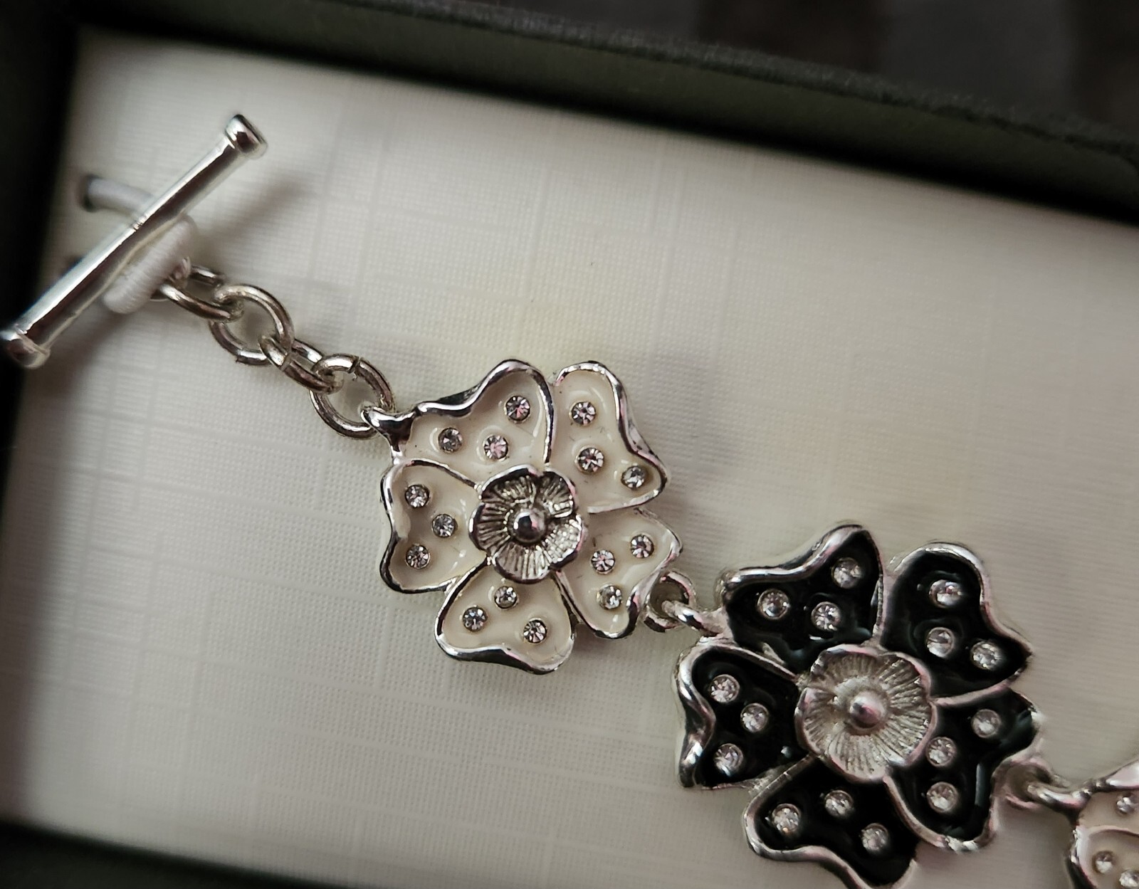 NAPIER Women’s 7″ Bracelet Sliver & Black Floral NEW IN BOX