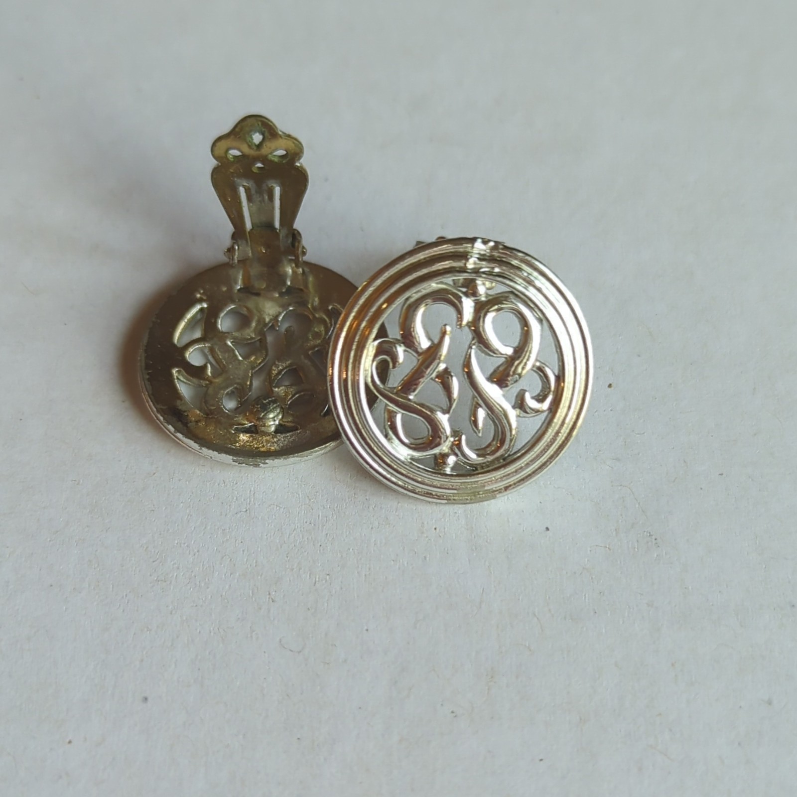Vintage Signed Lisner Silver Tone Round Monogram Clip-On Lobe Earrings