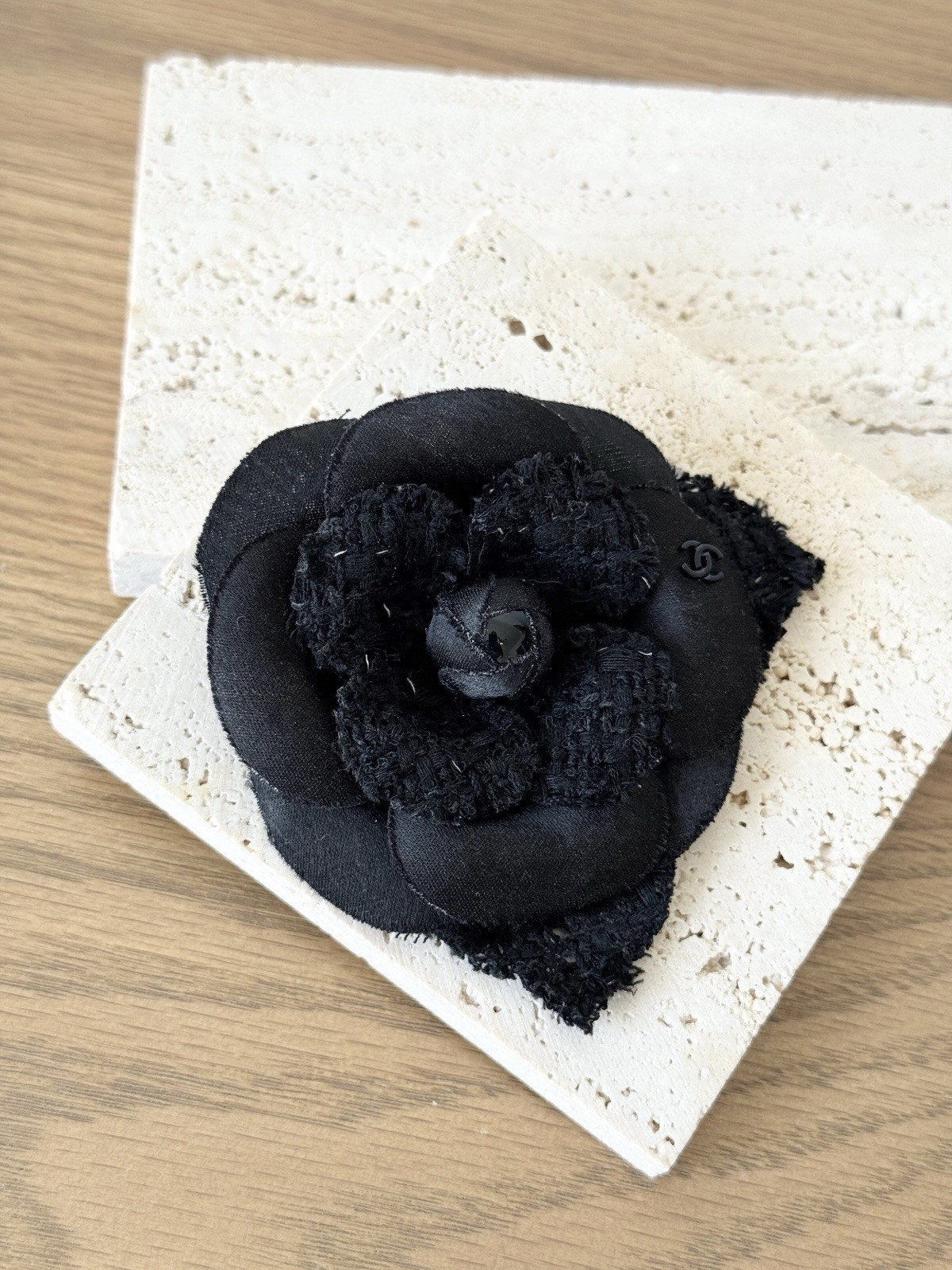 CHANEL Camélia Brooch crafted from black tweed/canvas