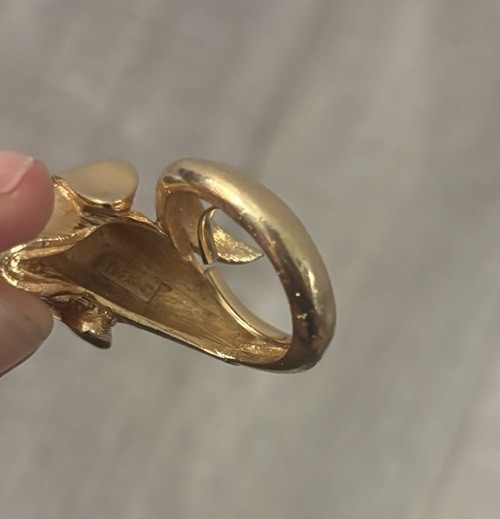 Extra Rare Crown TRIFARI Gold Tone Green Eyed Dachshund Dog Head Ring