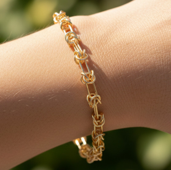Elegant Gold Color Bracelet Minimalist Modern Mixed Link Chain Pattern Bracelet