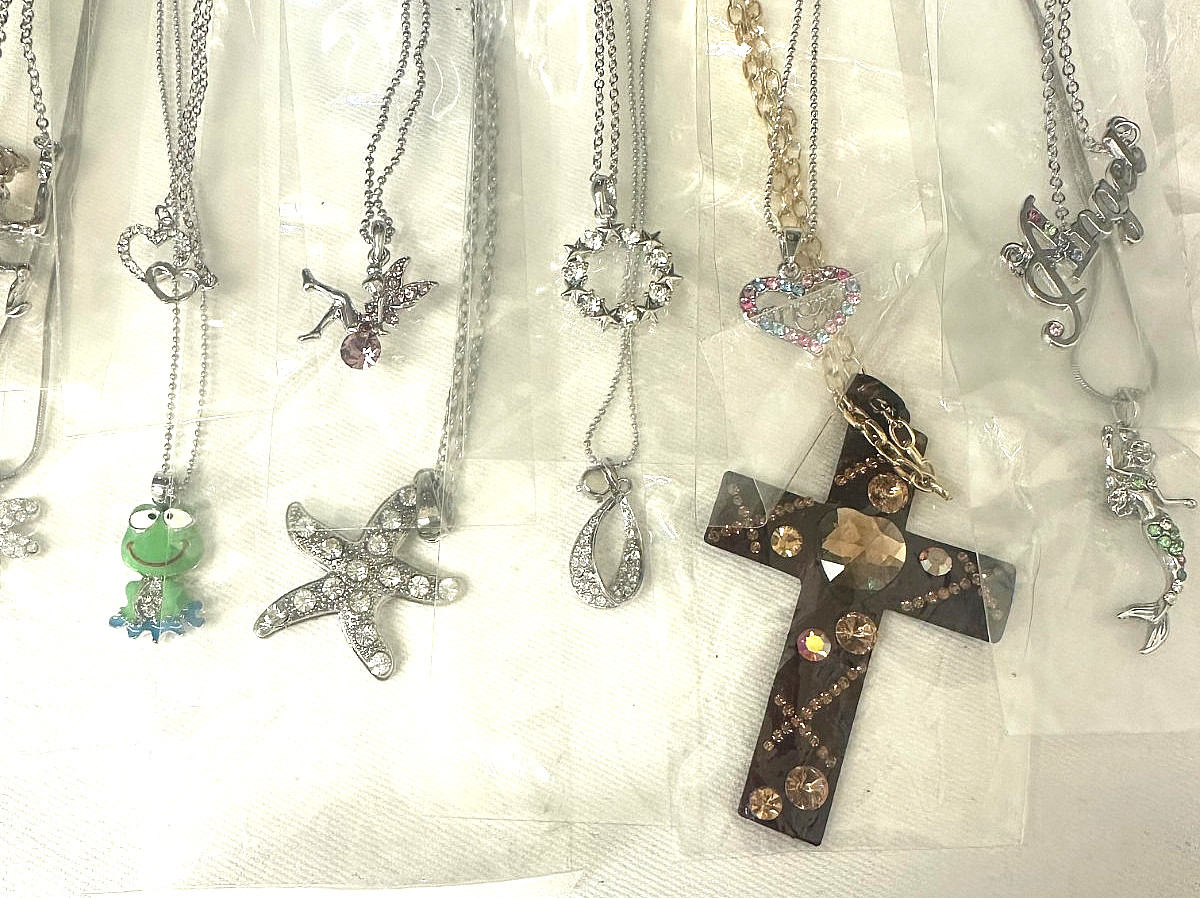 New 20pcs Crystal Charm Pendant Necklaces Jewelry #139 Cross Horseshoe Heart Bee