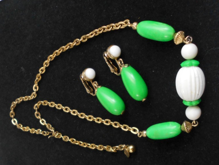 VINTAGE GORGEOUS AVON COME SUMMER NECKLACE & CLIP EARRINGS SET 1977 VERY GOOD