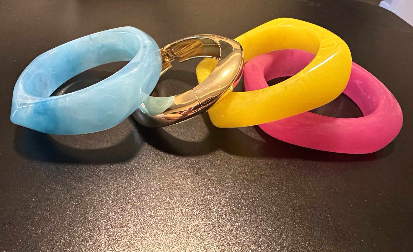 Stackable Plastic Bangle Bracelet Set w/ Gold Tone – Pink Yellow Blue, 4pc