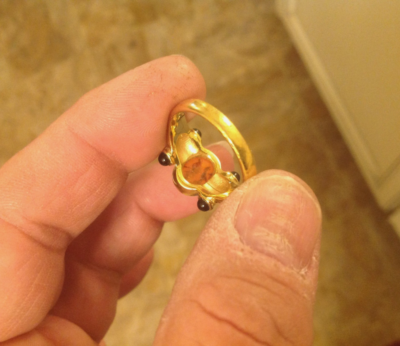 Vintage Lee Sands / Louis Stern Amber Onyx Gold Tone Ring SZ 9