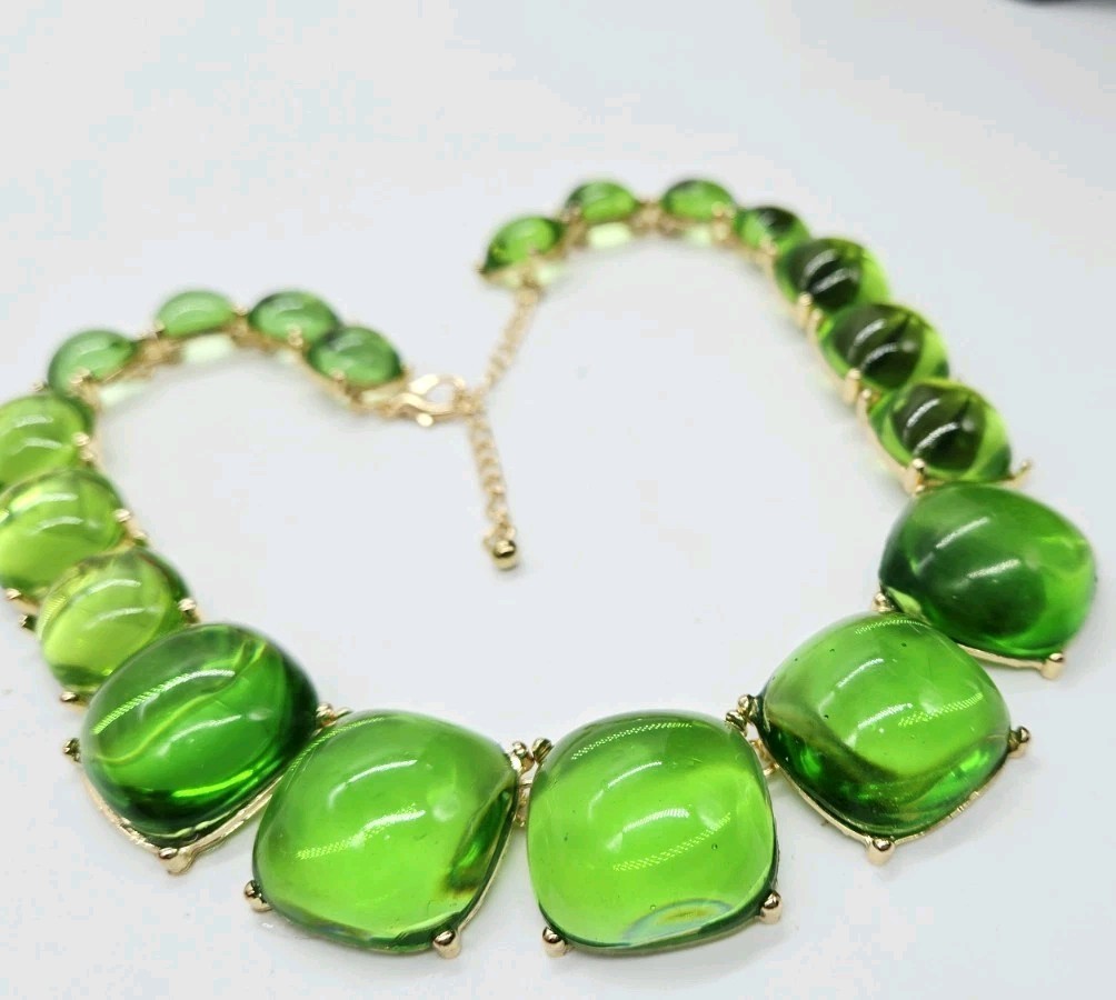 Gripoix Style Necklace Green Cabochon Gold Tone Graduated Jelly Belly 18.5 in