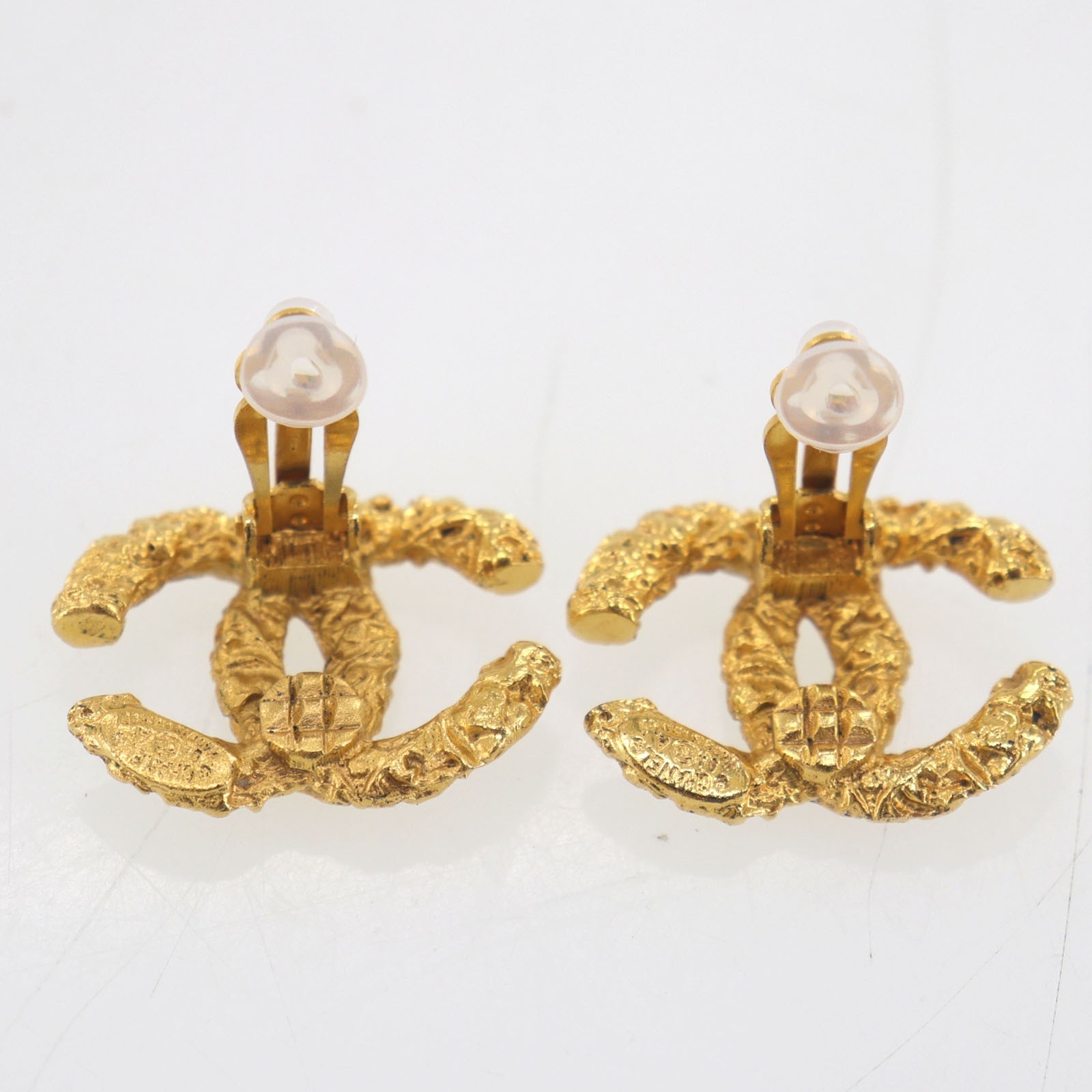 CHANEL CC Logos Used Lava Pattern Earrings Clip-On Gold 03A France Vintage #AH27
