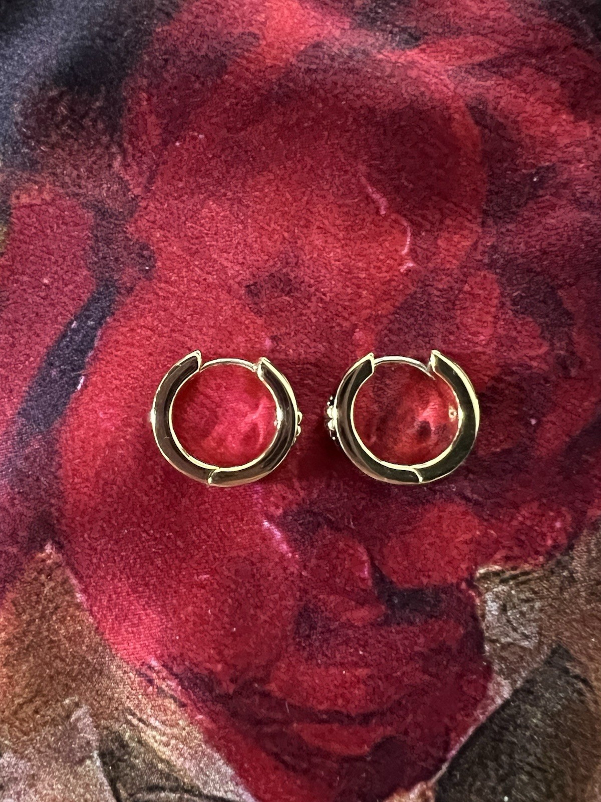 Tory Burch Gold Tone Black Enamel Round Huggie Hoop Earrings Hinged Logo