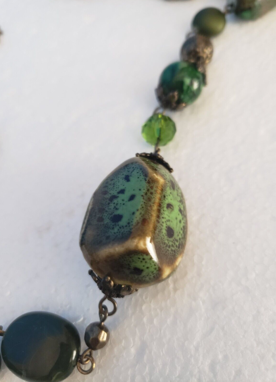 NECKLACE ~ 40″ ~ W/LARGE GREEN POLISHED STONES & BEADS ~ BRONZE TONE CHAIN