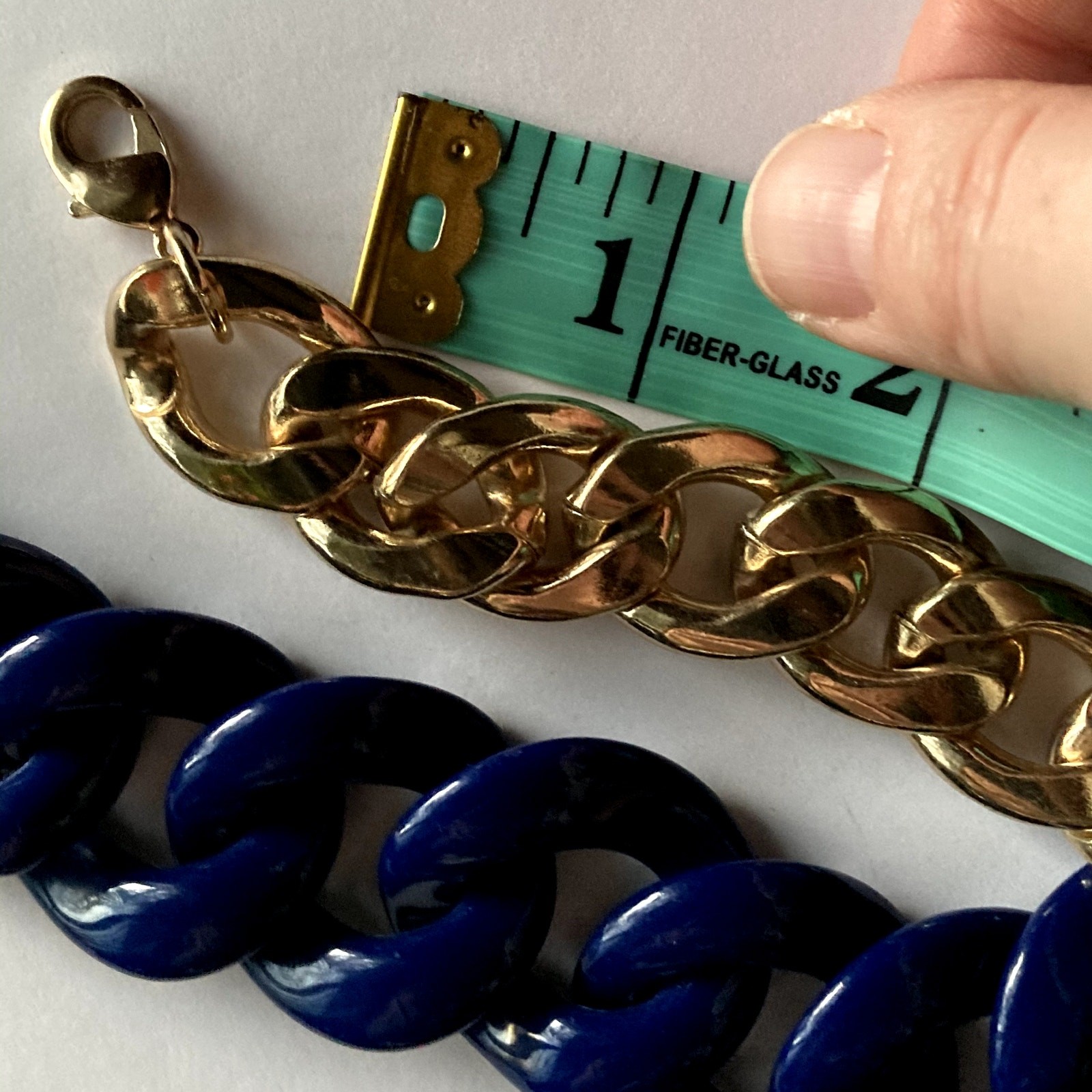 Gold tone and navy plastic / resin heavy chain link necklace