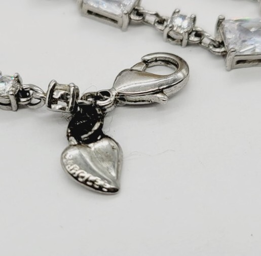 Carolee Crystal Emerald Shape Silver Tone Necklace Lobster Clasp 17.5 in ELEGANT