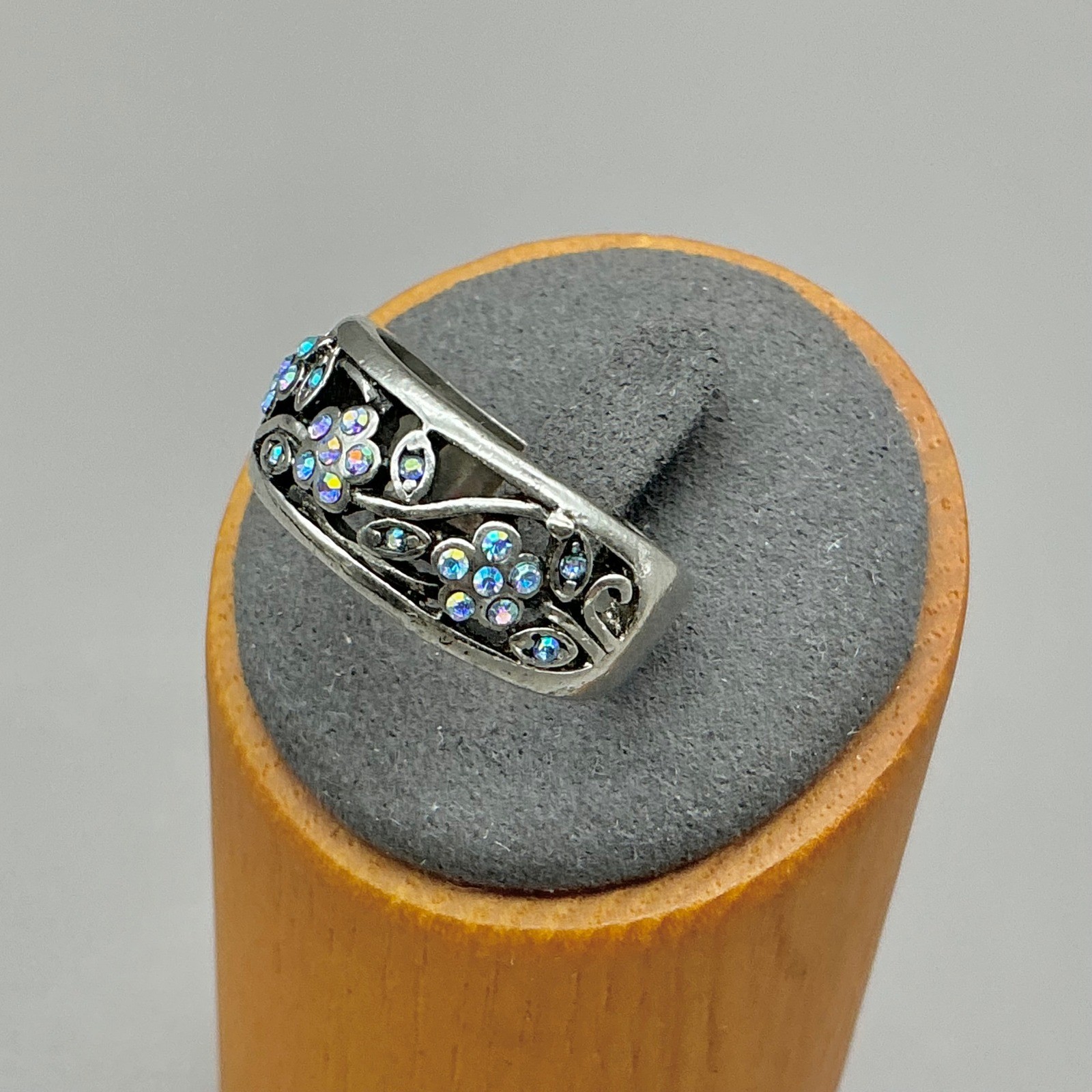 Lia Sophia Ring Womens Silver Tone Boho Floral AB Crystal Band Filigree Size 9