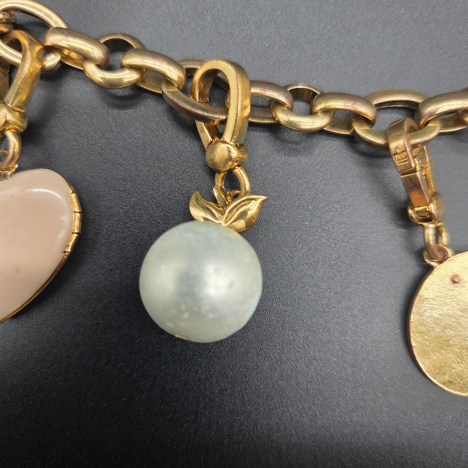Juicy Couture Gold Tone Signed Enamel Heart Dangle Charm Bracelet 7 1/2 inch