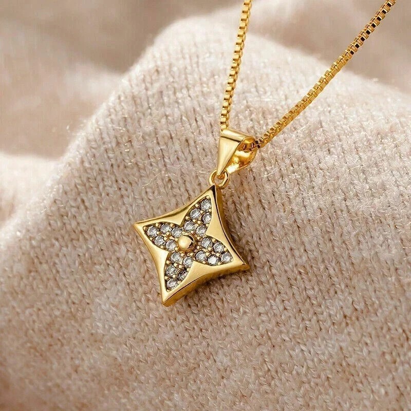 2 Ct Round Simulated Diamond Women’s Stunning Pendant In 14k Yellow Gold Plated