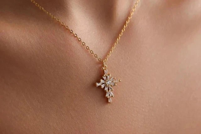 2 Ct Round Cut Simulated Diamond Cross Unisex Pendant In 14k Yellow Gold Plated