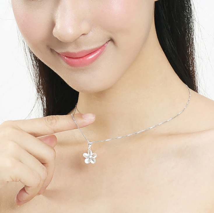 925 STERLING SILVER HAWAIIAN PLUMERIA FLOWER CZ PENDANT NECKLACE 18″ CHAIN B40