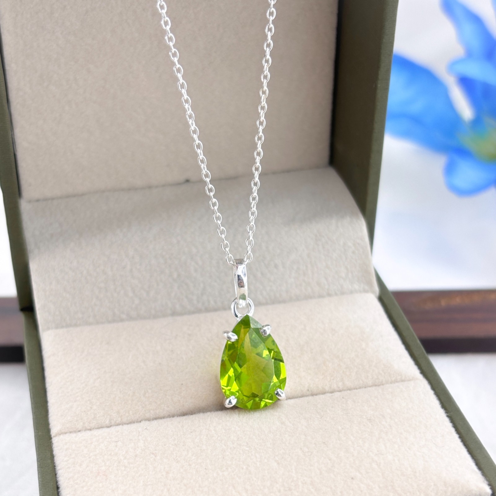 August Everyday teardrop Peridot 10x14m Pendant Handmade Silver Women Jewelry