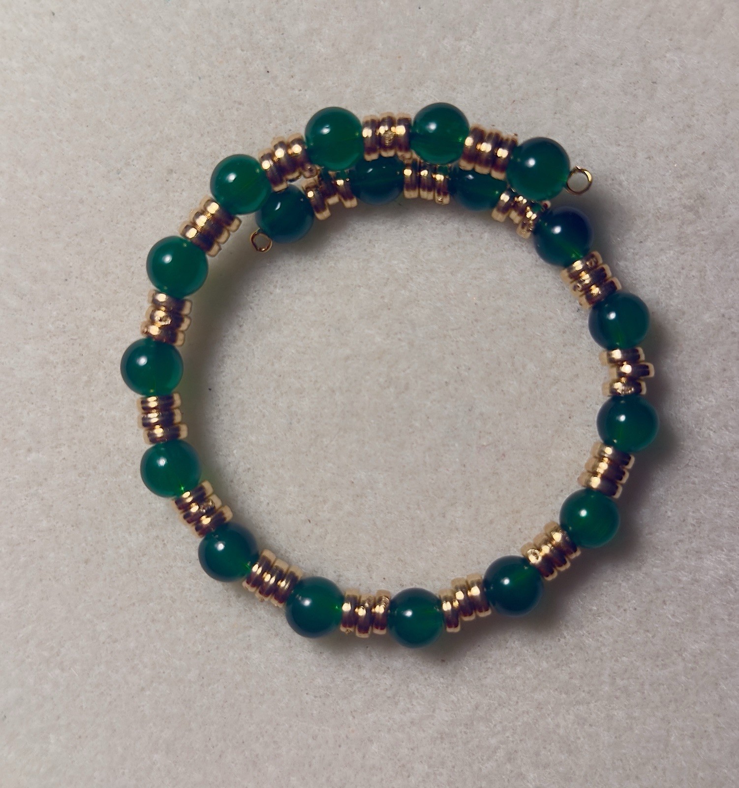 Glass Beaded Stretch Stackable Bracelets Red Green Gold-Tone Round Beads