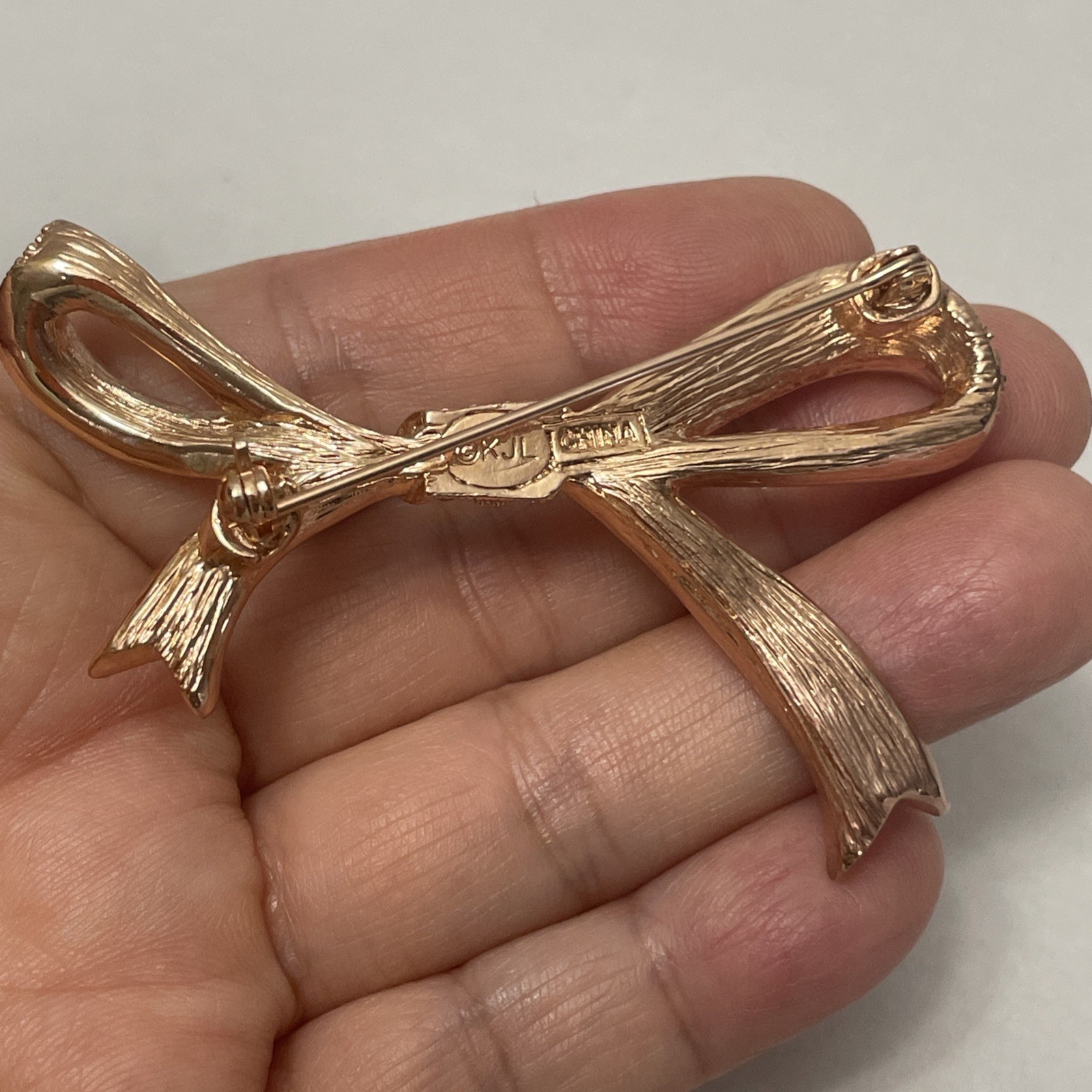 Kenneth Jay Lane KJL Pink Crystal Rhinestone Pavé Bow Brooch Pin
