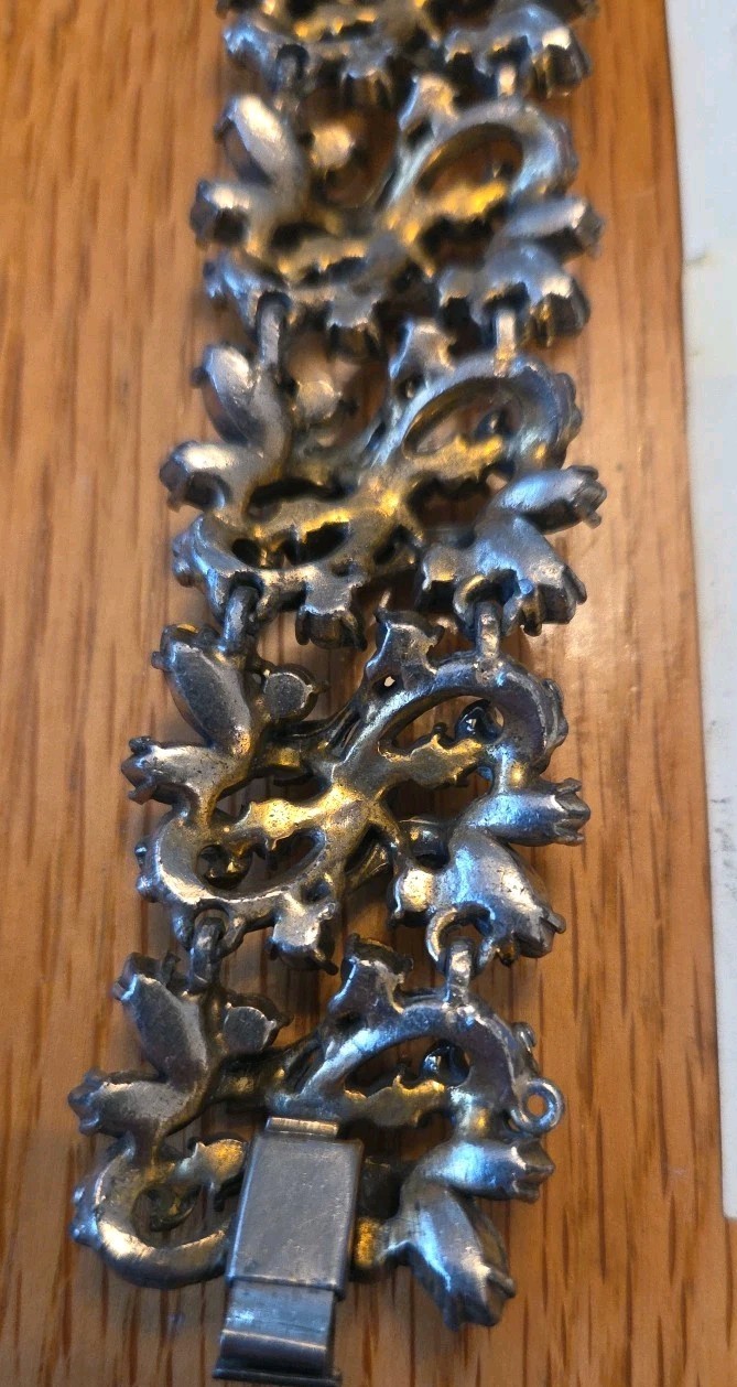 Broken Damaged Parts Only Hollycraft Bracelet 195?