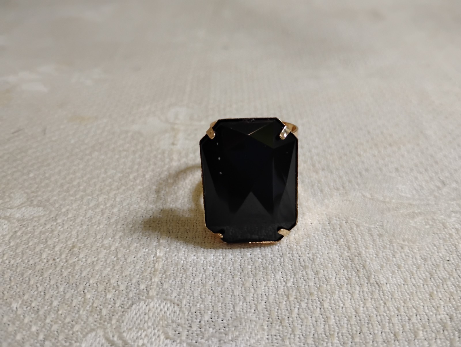 Chunky Goldtone Metal Black Plastic Rectangle Ring Size 7
