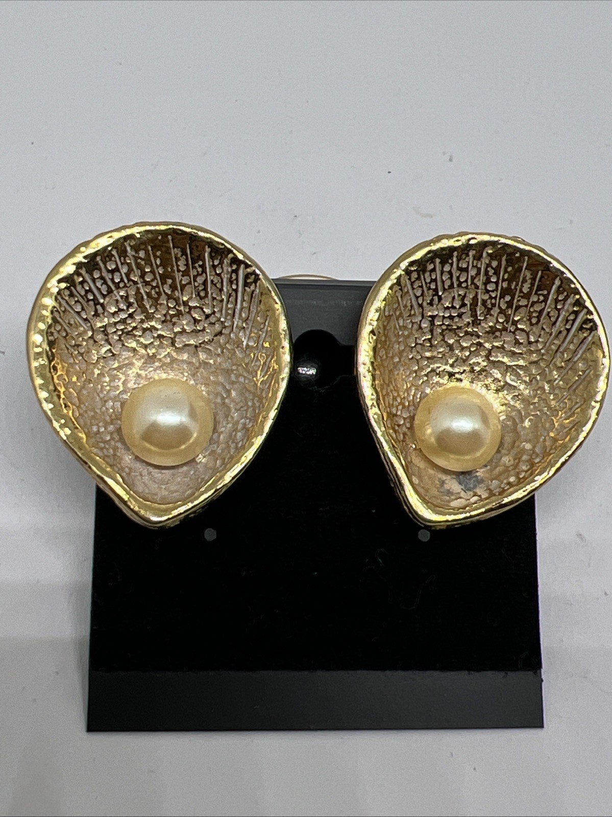 Vintage Signed GJD Gold Tone Clam Shell Faux Pearl Clip On 1.3” Earrings