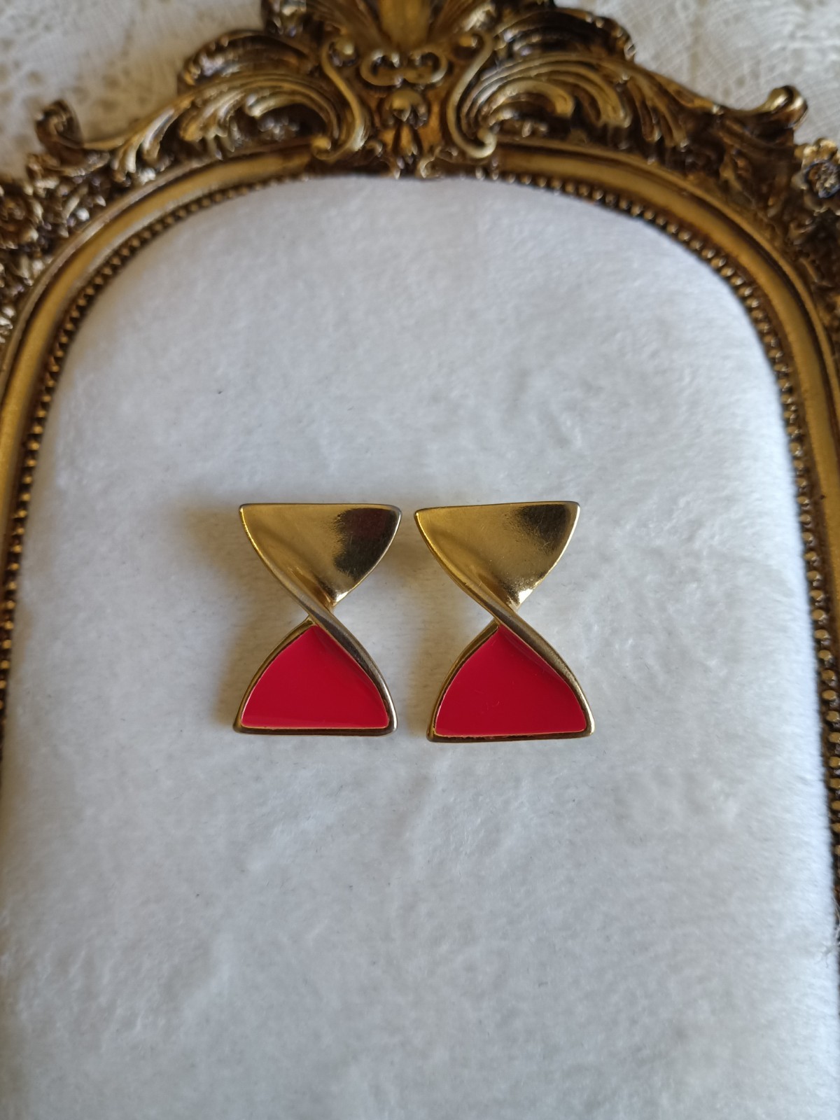 vintage Gold Tone Red Triangle Stud Post Earrings Metal Butterfly Closure Lobe