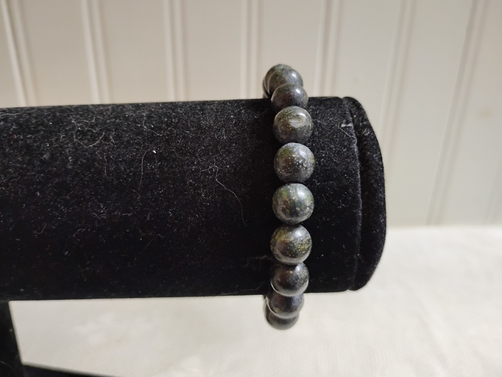 Polished Green Stone Round Bead 2.5″ Diameter Stretch Bracelet