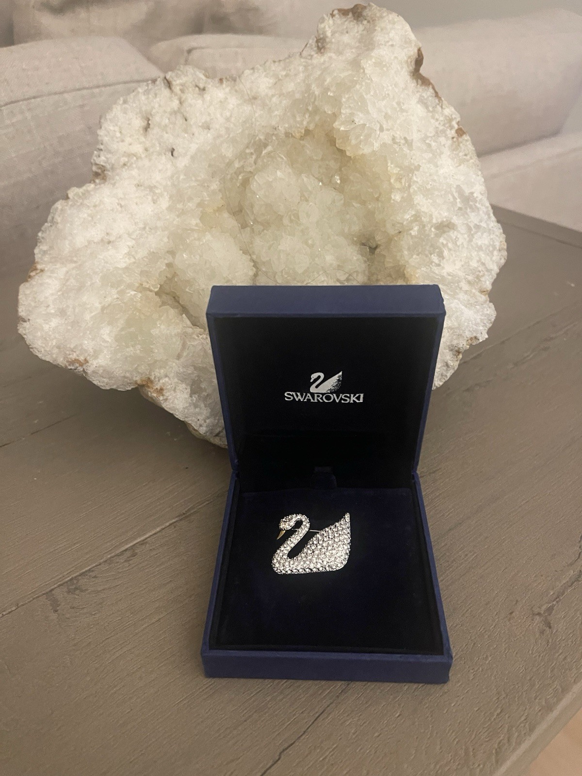 Swarovski Swan Logo Brilliant Crystals Vintage Brooch Pin Elegant Timeless